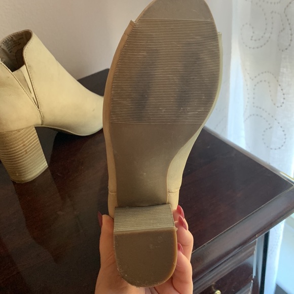 Madden Girl Off-White ankle boots - Picture 5 of 9